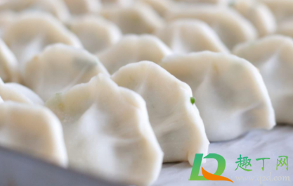 冻饺子直接下锅还是要解冻(冷冻饺子直接下锅煮还是解冻后再煮) 冻饺子直接下锅还是要解冻(冷冻饺子直接下锅煮还是解冻后再煮)