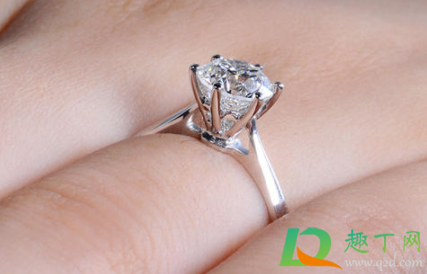一克拉的钻戒多少钱(一克拉钻石多少钱人民币) 一克拉的钻戒多少钱(一克拉钻石多少钱人民币)