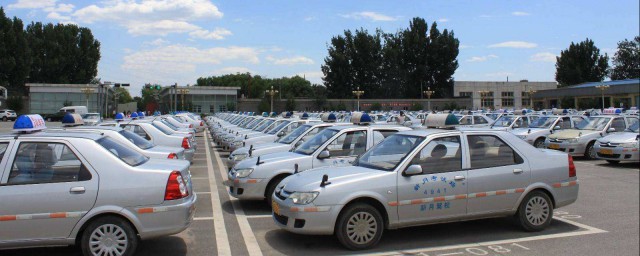 驾校报考年龄(报名驾校年龄)