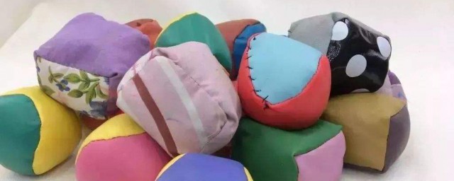 丢沙包的游戏规则(丢沙包的游戏规则和玩法说明)