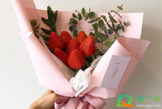 草莓花束可以放过夜吗(草莓花可以放一晚上吗)