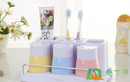 刷牙杯子里的黑色污垢怎么洗掉(刷牙杯子底部有黑色污垢) 刷牙杯子里的黑色污垢怎么洗掉(刷牙杯子底部有黑色污垢)