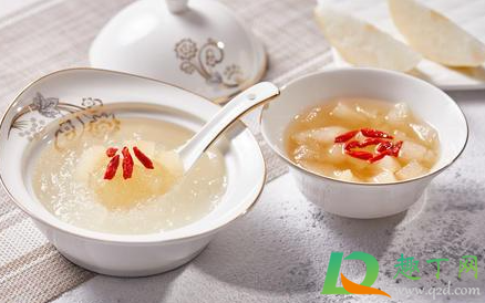 燕窝泡完应该是什么样的(燕窝用水泡后是什么样的)