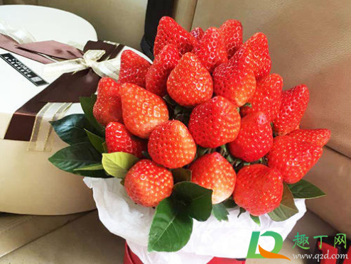 草莓花束一般多少颗送闺蜜(送闺蜜草莓花送几朵)