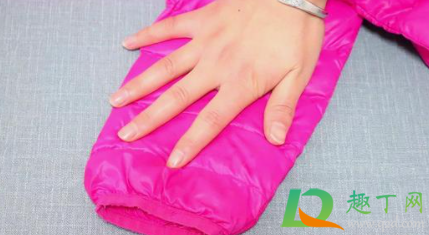 羽绒服弄上油了怎么局部清洗(羽绒服沾上油了怎么清洗) 羽绒服弄上油了怎么局部清洗(羽绒服沾上油了怎么清洗)