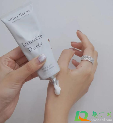 护手霜可以擦脸吗(凡士林护手霜可以擦脸吗) 护手霜可以擦脸吗(凡士林护手霜可以擦脸吗)