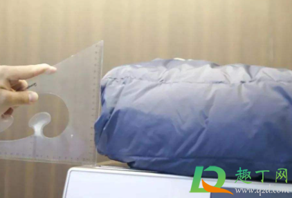 羽绒服弄上油了怎么局部清洗(羽绒服沾上油了怎么清洗)