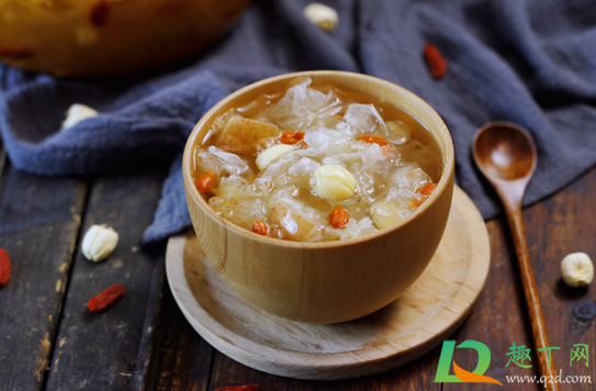 银耳今天泡发后明天炖可以吗(银耳可以泡发一晚上第二天再炖吗)