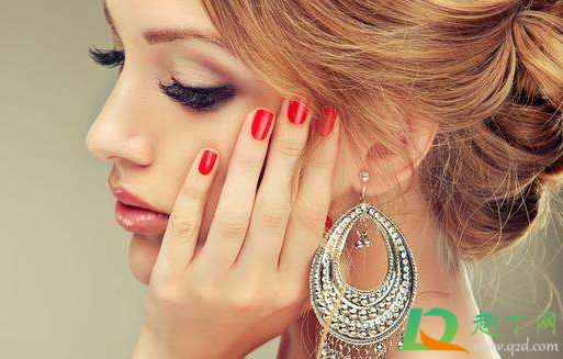 耳洞可以戴塑料耳棒吗(耳骨洞可以戴塑料棒吗)