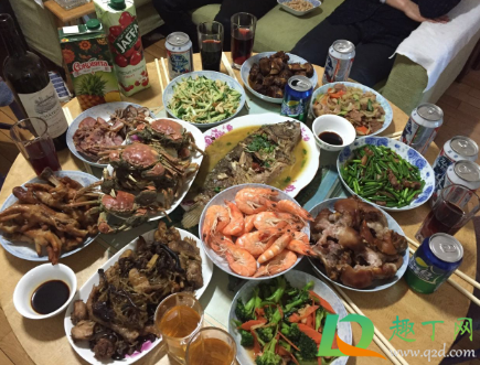 三十晚上吃年夜饭几个菜最好(年三十晚上吃什么菜好) 三十晚上吃年夜饭几个菜最好(年三十晚上吃什么菜好)