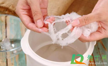 泡发燕窝的水是倒掉还是煮燕窝(煮燕窝用什么水泡发跟煮)