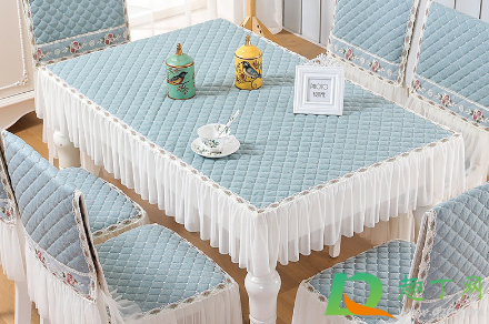 新买的餐桌布有味道是质量不好吗(买的桌布上有味道会伤害身体吗)