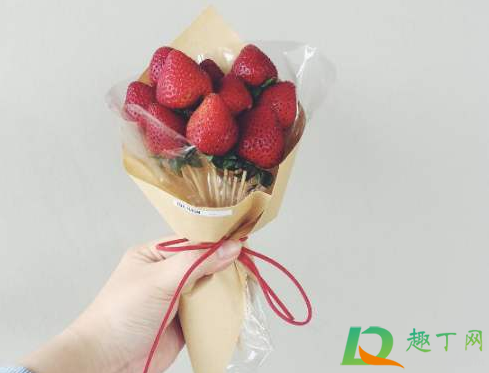 送草莓花束代表什么意思(朋友之间送草莓花束代表什么)