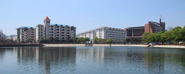 我国著名大学有哪些优质大学名单(中国前十名大学 十大名牌大学)