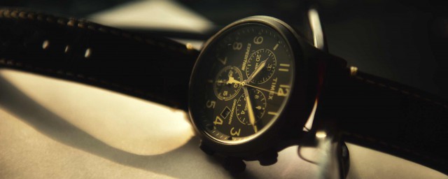 手表里面三个小圆圈是计时的功能(手表中间的几个圆圈)