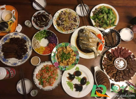 三十晚上吃年夜饭几个菜最好(年三十晚上吃什么菜好) 三十晚上吃年夜饭几个菜最好(年三十晚上吃什么菜好)