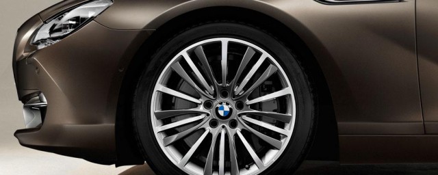 轮胎上面的字母代表什么?(轮胎前面的字母代表什么)