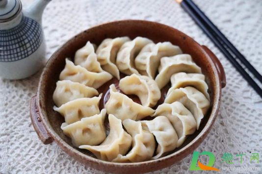 冬至吃饺子要吃几个(除了冬至吃饺子还有什么时候吃饺子)