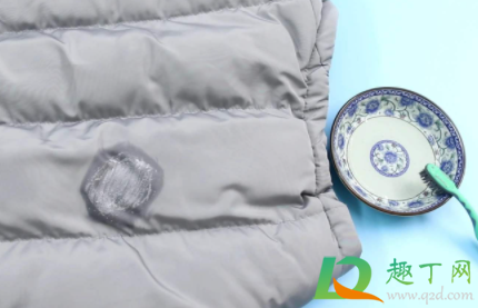 羽绒服弄上油了怎么局部清洗(羽绒服沾上油了怎么清洗) 羽绒服弄上油了怎么局部清洗(羽绒服沾上油了怎么清洗)