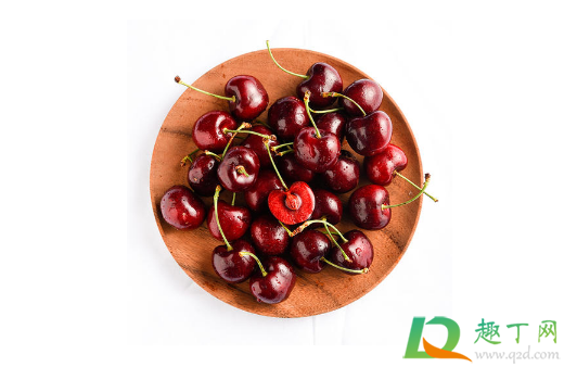 车厘子表面滑滑的是坏了吗(车厘子摸上去滑滑的)