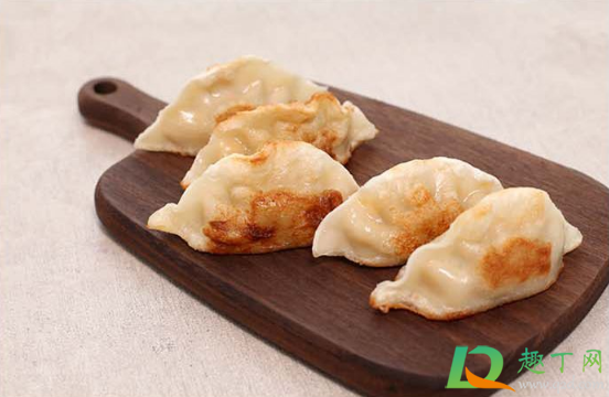 冬至吃煎饺可以吗(冬至吃煮饺子还是煎饺子)