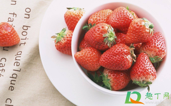 为什么草莓洗后会变白(草莓一洗就发白)