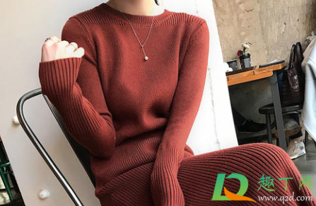 针织连衣裙洗长了怎么办(针织衫洗长了怎么办)