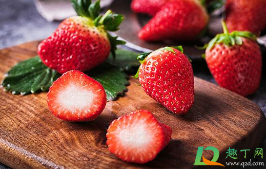 草莓洗了为什么会掉皮(草莓能洗掉嘛)