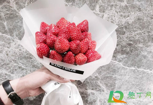 草莓花束怎么包装好看(草莓花束用什么包装纸)