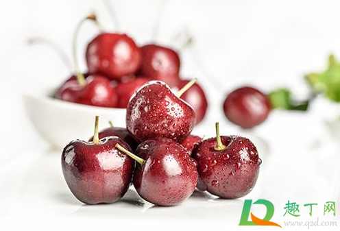 车厘子颜色是从浅红色变紫色吗(车厘子发紫黑色)