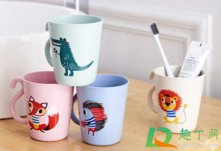 刷牙杯子里的黑色污垢怎么洗掉(刷牙杯子底部有黑色污垢) 刷牙杯子里的黑色污垢怎么洗掉(刷牙杯子底部有黑色污垢)