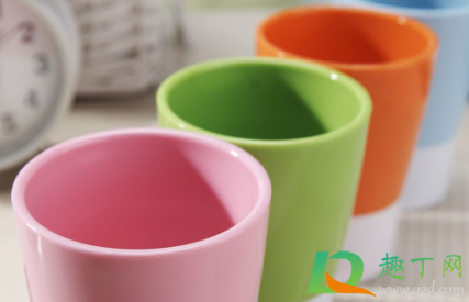 刷牙杯子里的黑色污垢怎么洗掉(刷牙杯子底部有黑色污垢) 刷牙杯子里的黑色污垢怎么洗掉(刷牙杯子底部有黑色污垢)