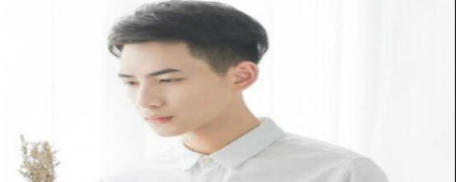 什么发型适合初中生(什么发型适合初中生2020年)