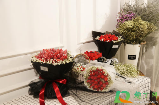 草莓花束可以放过夜吗(草莓花可以放一晚上吗)