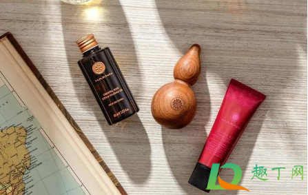 护手霜可以擦脸吗(凡士林护手霜可以擦脸吗) 护手霜可以擦脸吗(凡士林护手霜可以擦脸吗)