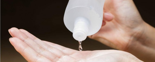 冬天皮肤干怎么补水好呢(冬季干性皮肤用什么补水)