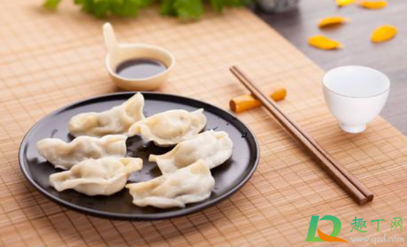 冬至吃煎饺可以吗(冬至吃煮饺子还是煎饺子) 冬至吃煎饺可以吗(冬至吃煮饺子还是煎饺子)