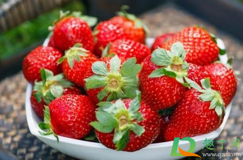 为什么草莓洗后会变白(草莓一洗就发白)