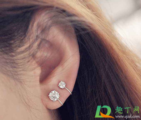 耳洞带茶叶棒好还是戴银棒好(什么茶叶棒戴耳洞好)