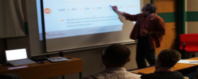 推动互联网发展的一群人(互联网对人们)