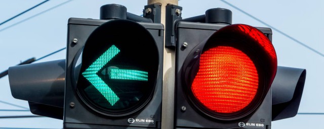 不算闯红灯(过红绿灯时已经走了一半了算不算闯红灯)