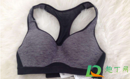 运动内衣穿着都压胸么(穿了运动内衣压的胸疼)