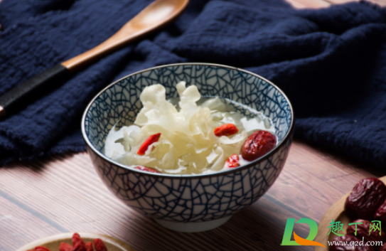 银耳吃起来脆脆的好还是软的好(银耳脆的和软的哪个更有营养?)