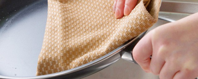 按你用的抹布材质来决定(抹布的原材料)