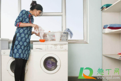 洗衣机抖动跑位怎么解决(新买的洗衣机抖动跑位)
