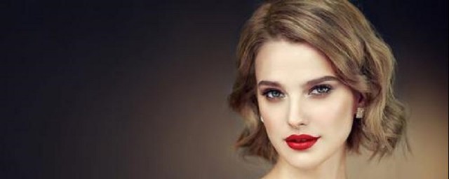 女生的浪漫公主头发型怎么扎(漂亮的小公主发型扎法)