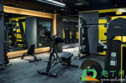 运动内衣穿着都压胸么(穿了运动内衣压的胸疼)