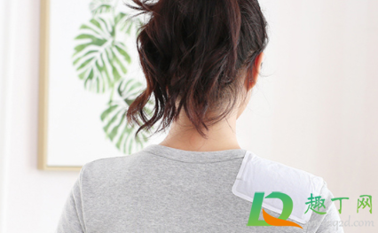 暖宝宝贴在衣服上有胶怎么办(暖宝贴弄衣服上怎么办)