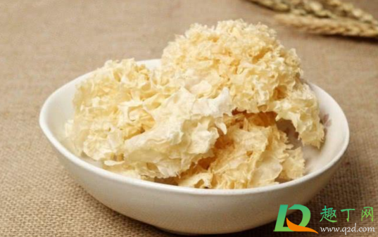 银耳一整朵怎么分开(怎么把一朵银耳分成小块) 银耳一整朵怎么分开(怎么把一朵银耳分成小块)