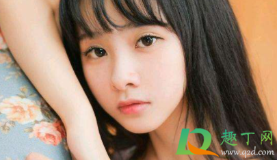 平胸怎么穿内衣显大(平胸显大穿什么内衣)